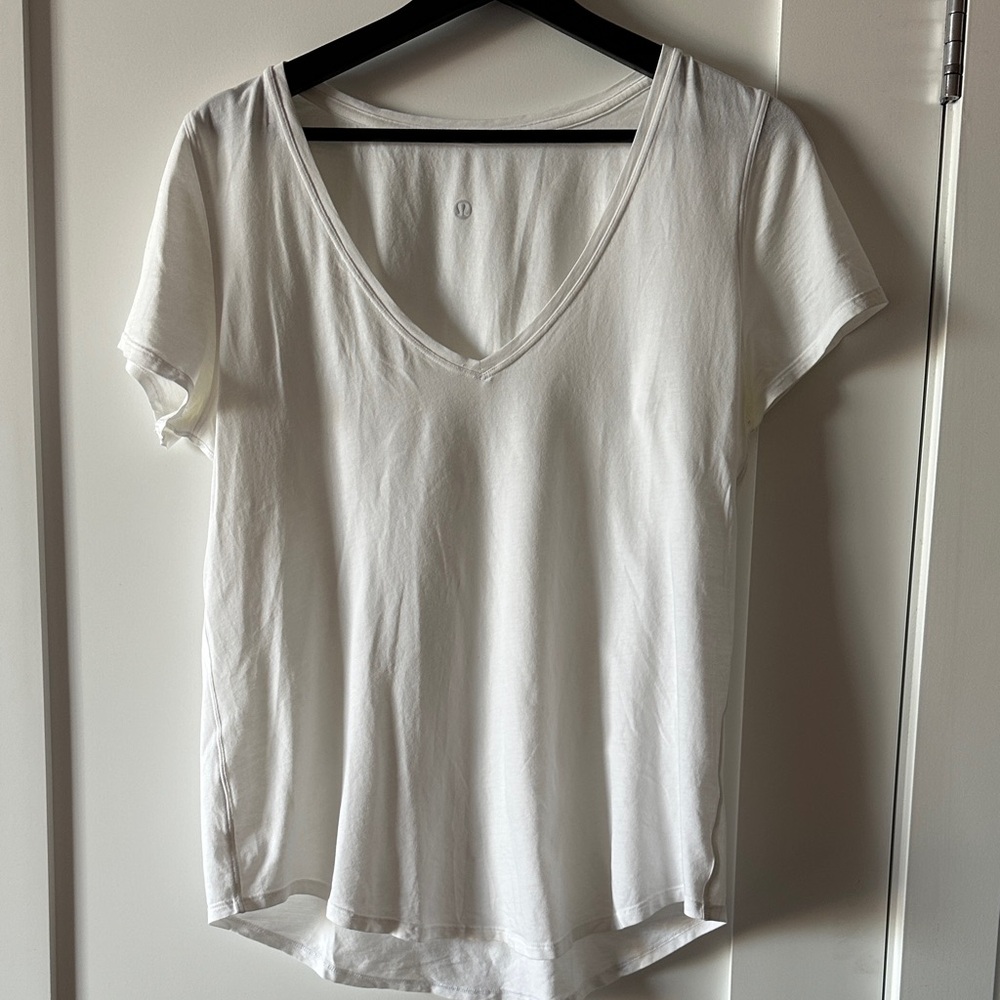 lululemon athletica Cream V-Neck Short Sleeve Tee